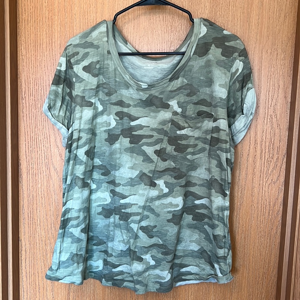 Green camo tee